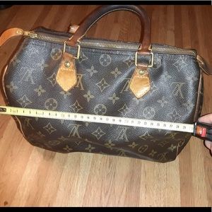 Authentic Louis Vuitton brown monogram Speedy 30